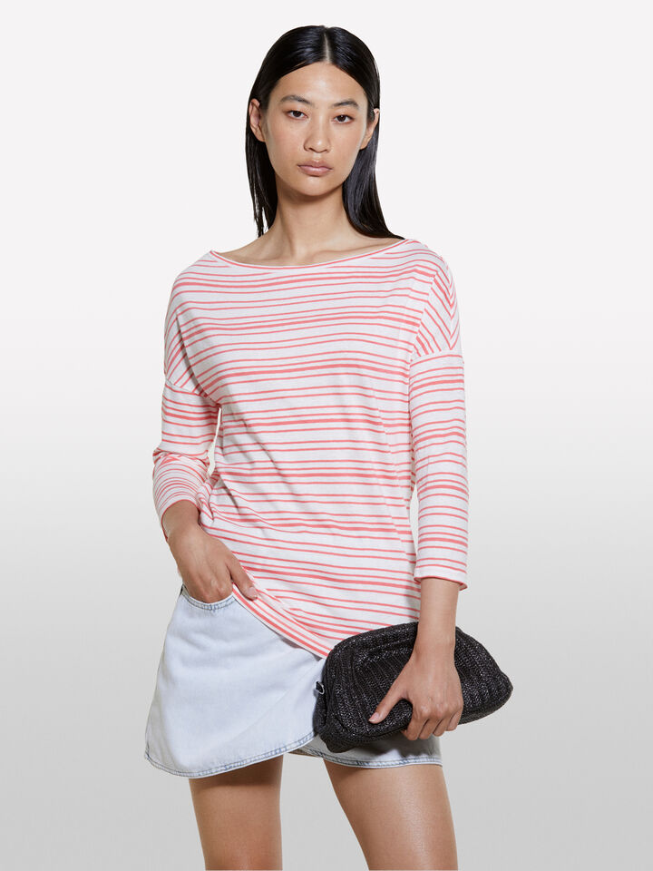 Striped t-shirt with boat neck - women's long sleeve t-shirts - Coral | Sisley image number 4